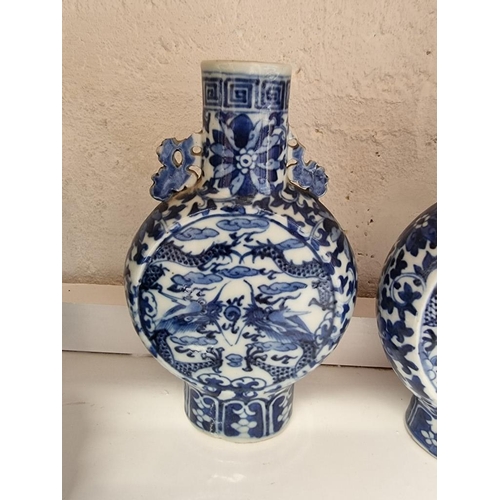 1292 - A mixed group of ceramics, to include two Chinese blue and white moon flasks, 16.5cm high; and a Vic... 