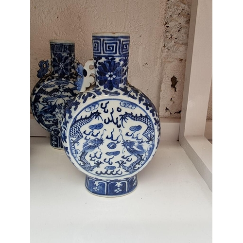 1292 - A mixed group of ceramics, to include two Chinese blue and white moon flasks, 16.5cm high; and a Vic... 