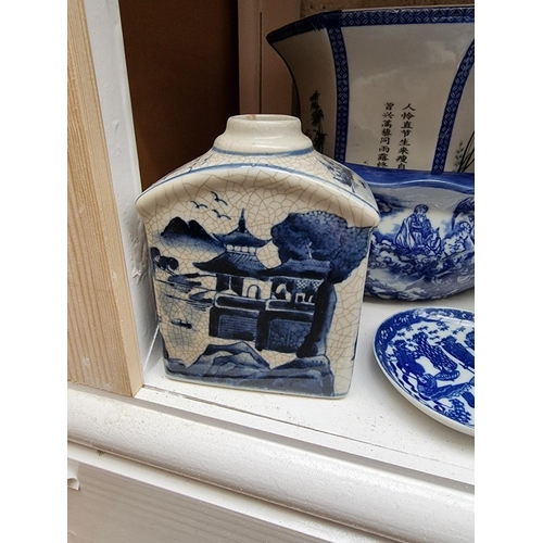 1363 - A collection of Chinese blue and white ceramics. (11)