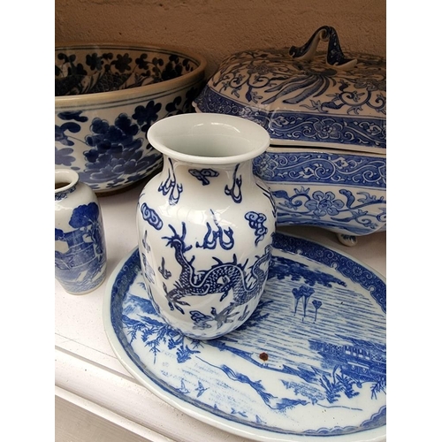 1363 - A collection of Chinese blue and white ceramics. (11)