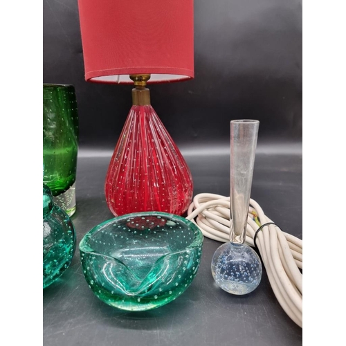 1442 - A collection of bubble glass, to include a table lamp, total height 37.5cm. 