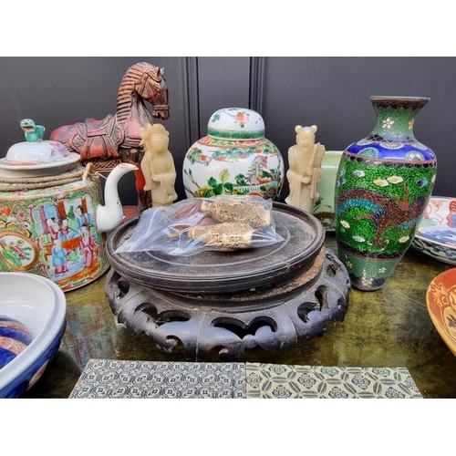 1490 - A mixed lot of Chinese and Japanese porcelain and works of art, to include a famille verte jar and c... 