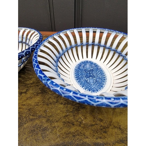 1539 - A pair of 19th century pearlware chestnut baskets, 22.5cm wide. 