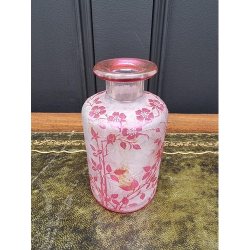 1540 - A good Victorian Stourbridge pink overlaid clear glass scent bottle, finely decorated with a fern gr... 