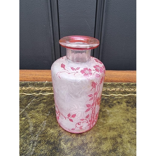 1540 - A good Victorian Stourbridge pink overlaid clear glass scent bottle, finely decorated with a fern gr... 