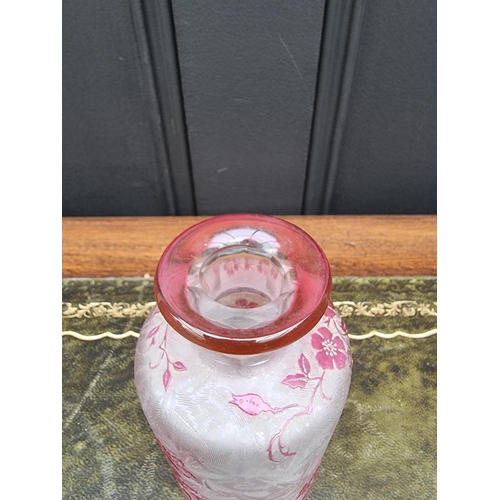 1540 - A good Victorian Stourbridge pink overlaid clear glass scent bottle, finely decorated with a fern gr... 