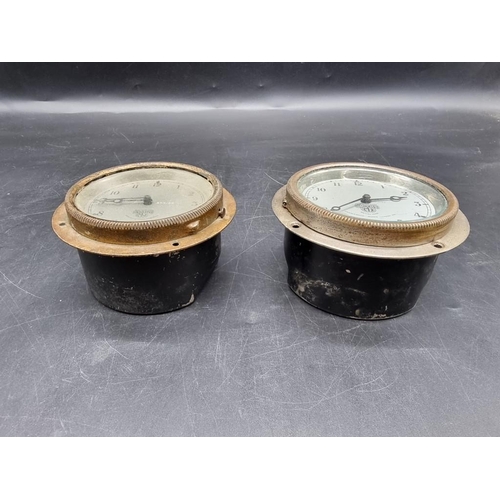 1561 - Automobilia: two vintage Smiths car dashboard timepieces, each 10.5cm diameter.... 