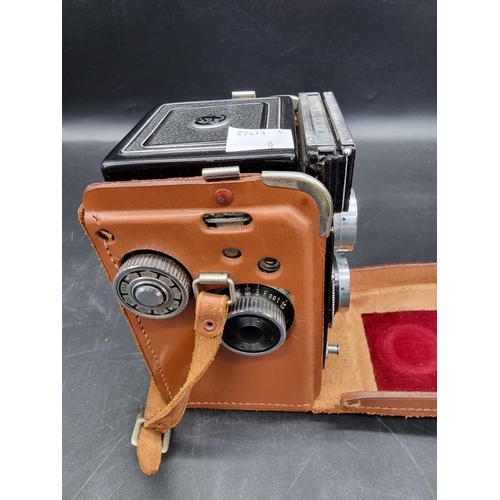 1578 - Cameras: a YashikaFlex, in leather case.  