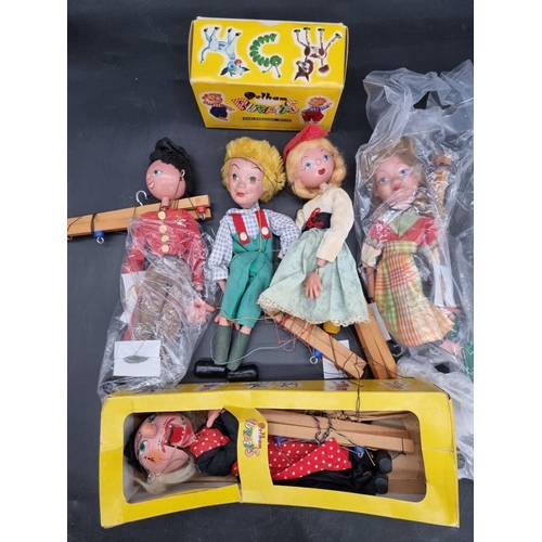 1586 - Six Pelham puppets, two boxed. 