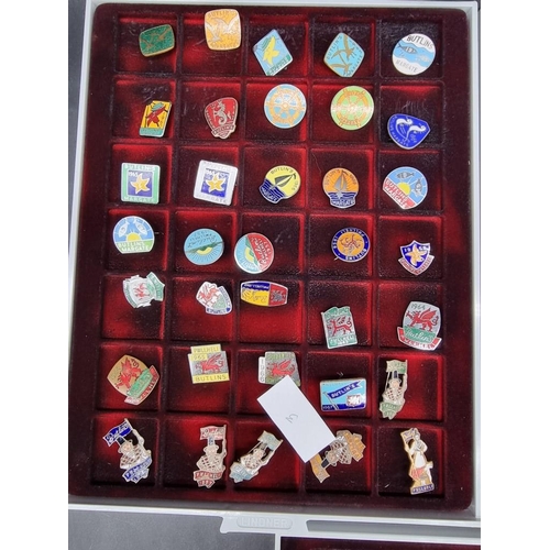 1588 - Of Butlins Interest: an interesting collection of vintage enamel badges. (105) ... 