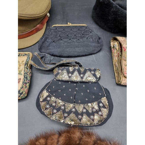 1590 - Costume: a small collection of hats and handbags. 