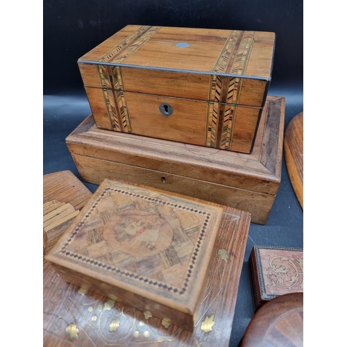 1597 - A collection of boxes and treen. (9)