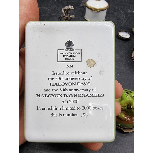 1616 - A small group of enamel boxes and similar, to include a Halcyon Days musical example. ... 