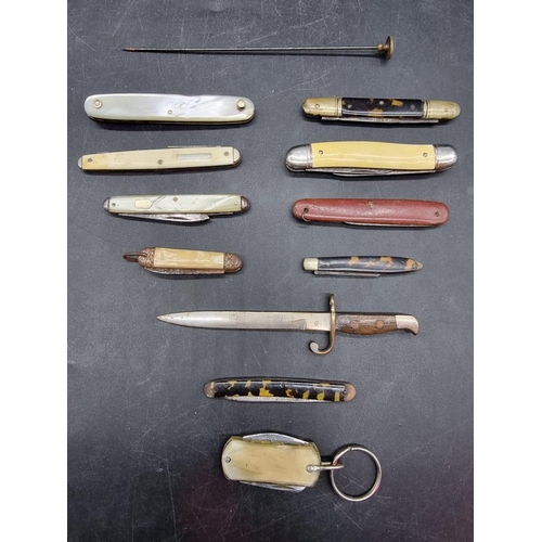 1651 - A small collection of vintage penknives and similar, to include a miniature novelty bayonet, in... 