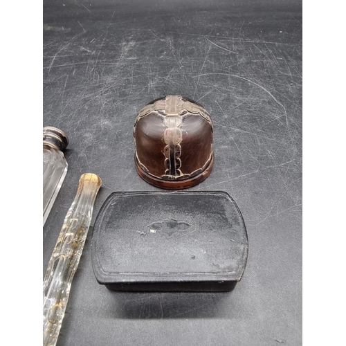 1668 - An antique continental silver mounted nut box and tortoiseshell pique cover, 4cm high; together... 