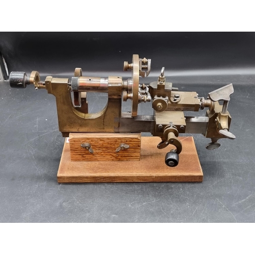 1713 - A watchmaker's lathe or mandrel.