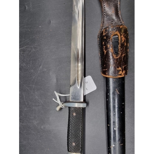 1733 - A German Wehmacht K98 presentation bayonet and sheath, with 24.5cm blade etched 'Zur Erinnerung an M... 