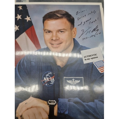 1797 - Space Exploration: a large and extensive collection of signed NASA photographs, to include Apollo, G... 