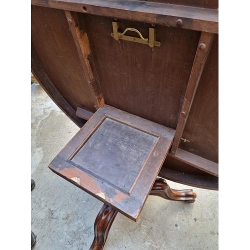 1828 - A Victorian mahogany circular breakfast table, 115cm diameter.