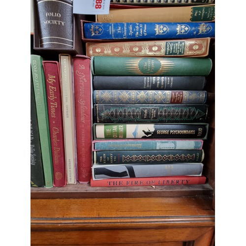 188 - FOLIO SOCIETY: collection of 86 volumes, majority in slipcase, generally in good condition.&nbs... 