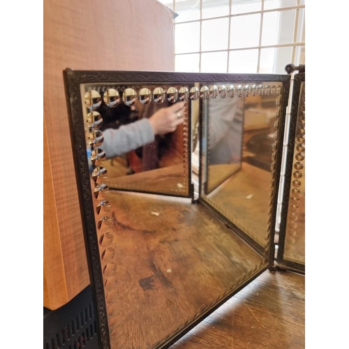 1106 - An unusual late 19th century sliding triptych mirror, each panel 27cm square.