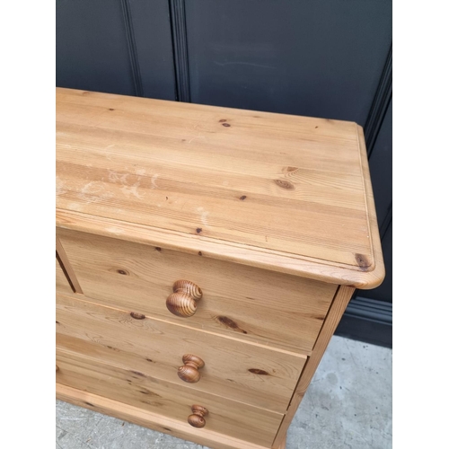 1028 - A modern pine chest of drawers, 94cm wide.