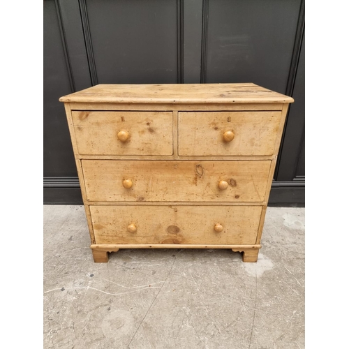 1029 - A Victorian pine chest of drawers, 81cm wide. 