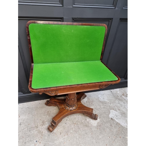 1047 - A Victorian rosewood pedestal card table, 91cm wide. 