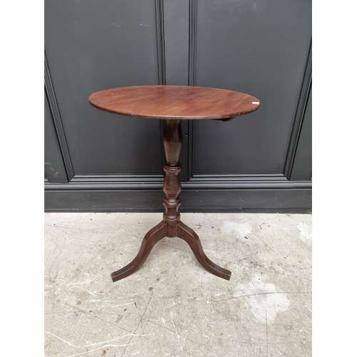 1069 - An early 19th century mahogany and oak circular tilt top tripod table, 48cm diameter. ... 