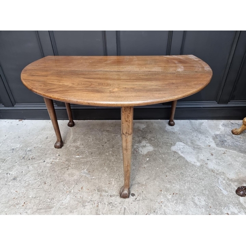 1070 - A George III mahogany drop leaf table, with ball and claw feet, 132cm wide. 