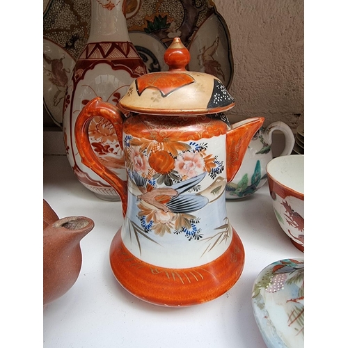 1139 - A mixed group of Chinese and Japanese pottery and porcelain, to include two yixing teapots and cover... 