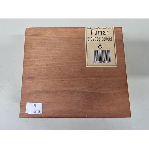 212 - A sealed box of 50 Farias 'Superiores' cigars.