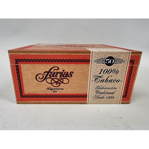 212 - A sealed box of 50 Farias 'Superiores' cigars.