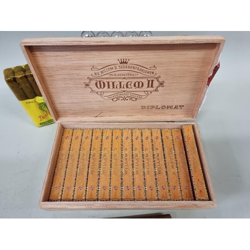 215 - A part box of thirteen Willem II 'Diplomat' cigars; together with various other cigars. (qty)... 