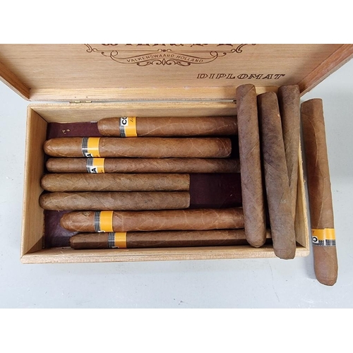 219 - Six various Cohiba cigars, comprising: four 7in Esplendidos; and two 7 1/2in Lanceros examples. (6)... 