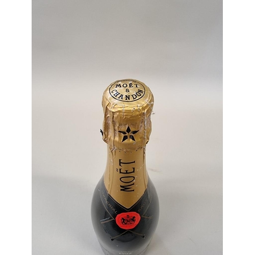 57 - A 75cl bottle of Moet & Chandon 1992 vintage champagne.