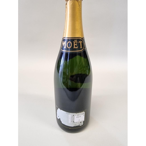 57 - A 75cl bottle of Moet & Chandon 1992 vintage champagne.