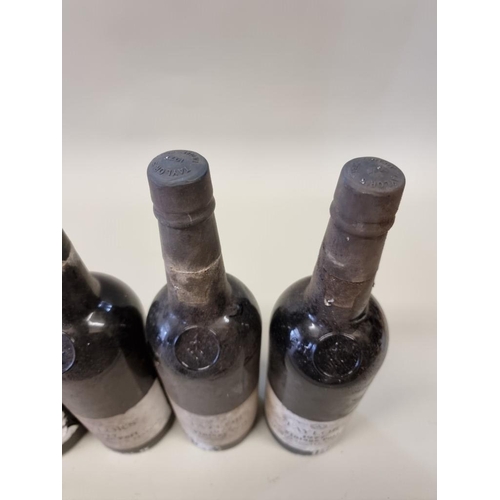 80 - Six 75cl bottles of Taylor's 1977 vintage port. (6)