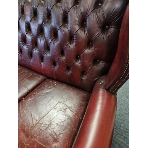 1091 - A large Queen Anne style buttoned leather settee, 213cm wide. 