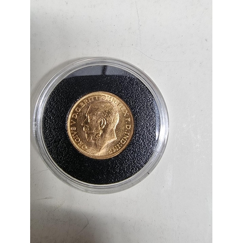 305 - Coins: a George V 1915 gold sovereign, Sydney mint.