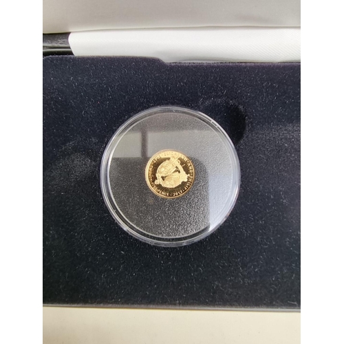 321 - Coins: a 2017 Alderney 'The Platinum Wedding Anniversary' 9ct proof-like gold pair of twenty-five pe... 