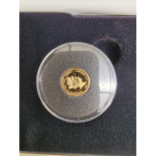 322 - Coins: a 2017 Alderney 'The Platinum Wedding Anniversary' 9ct proof-like gold pair of twenty-five pe... 