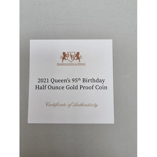 369 - Coins: a Solomon Islands 2021 ' Queen's 95th Birthday' 1/2oz (14.1748g) 22 carat gold proof ten Doll... 