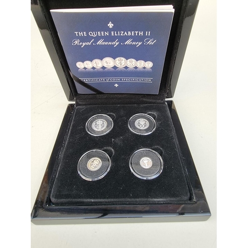 383 - Coins: a 2000 'The Queen Elizabeth II Royal Maundy Money Set', with booklet and box.... 