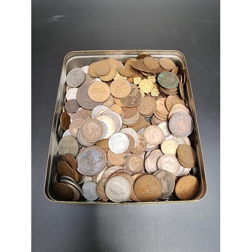 489 - Coins: a quantity of UK and world coinage.