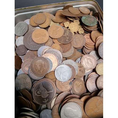 489 - Coins: a quantity of UK and world coinage.