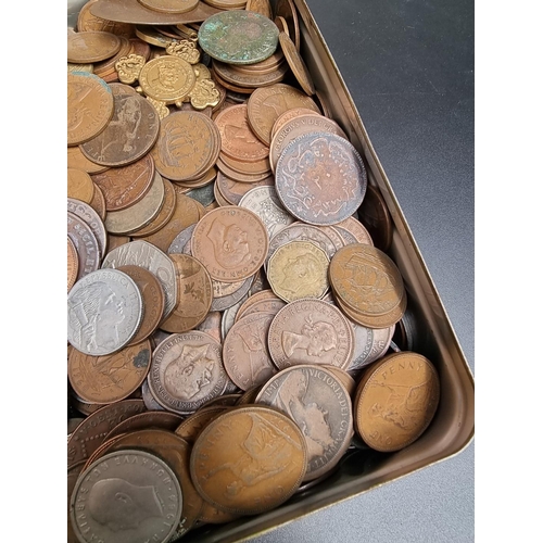 489 - Coins: a quantity of UK and world coinage.