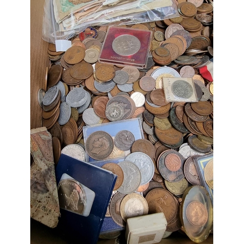 496 - Coins: a large quantity of UK and world coins and banknotes.