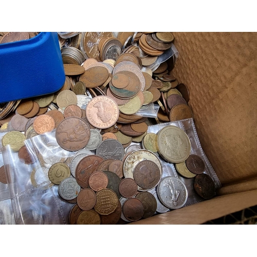 497 - Coins: a quantity of UK and other coinage and collectable medals.