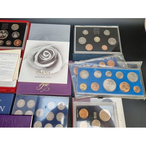 498 - Coins: a quantity of Royal Mint coin collections; to include a 1997 UK deluxe proof set, with CoA an... 